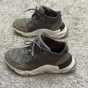 SOREL Kinetic Caribou Sneaker Gray Women's Size 8.5